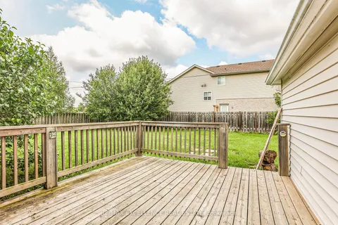 115 Carlton Ave, Welland, ON L3C 1R2