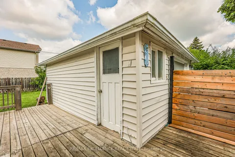 115 Carlton Ave, Welland, ON L3C 1R2