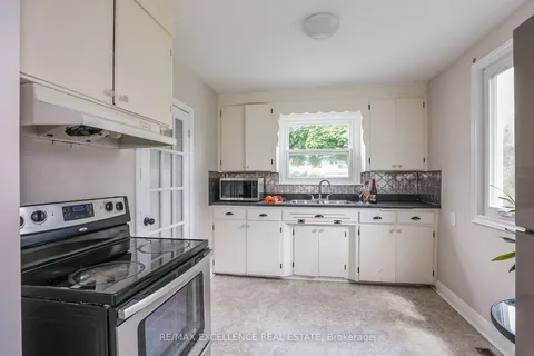 115 Carlton Ave, Welland, ON L3C 1R2