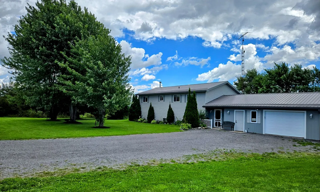 462 Hinchey Rd, Tyendinaga, ON K0K 3A0