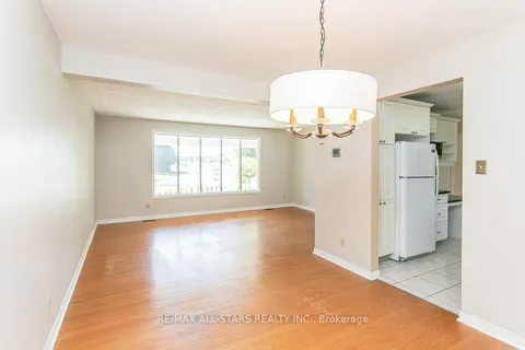464 Hazel St, Waterloo, ON N2L 3R1