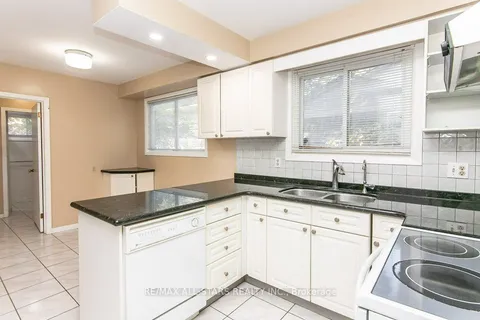 464 Hazel St, Waterloo, ON N2L 3R1