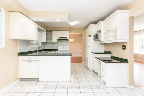 464 Hazel St, Waterloo, ON N2L 3R1