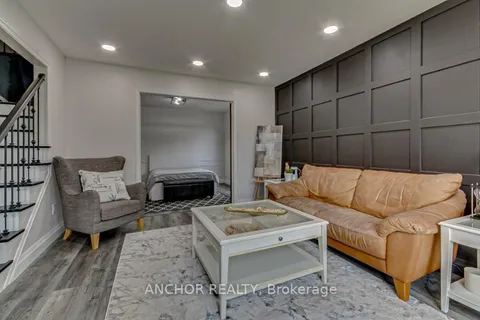 1244 Wayne Rd, London, ON N6K 3Z7