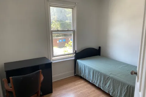 673 Wilson St, Hamilton, ON L8L 1V4
