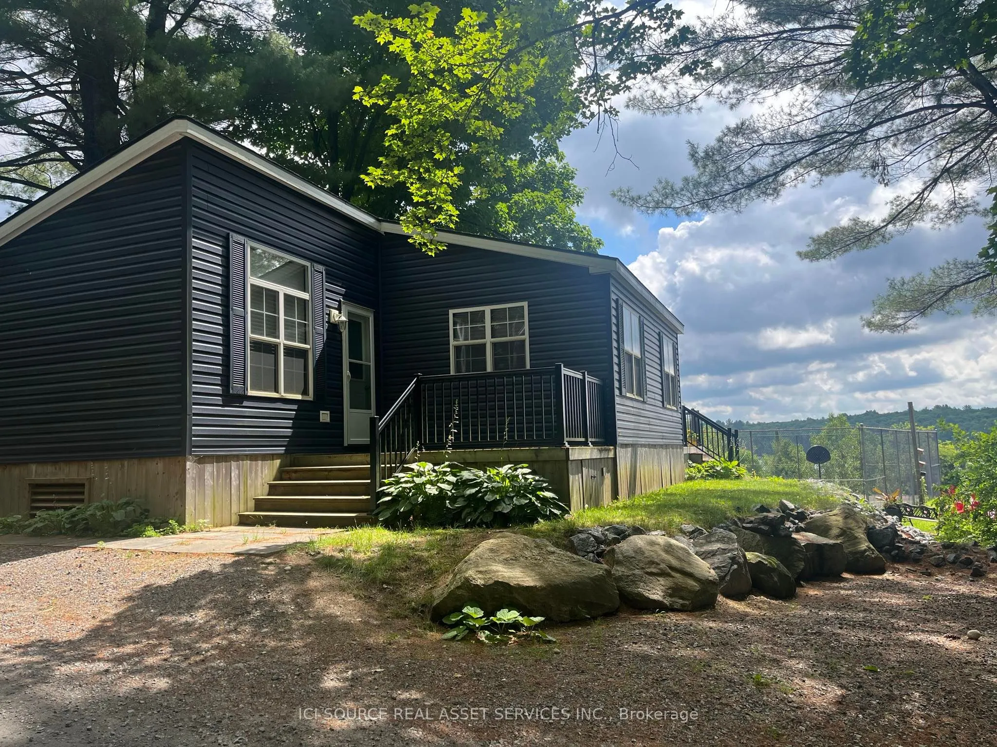 1047 Bonnie Lake Camp Road, Bracebridge, ON P1L 1W9