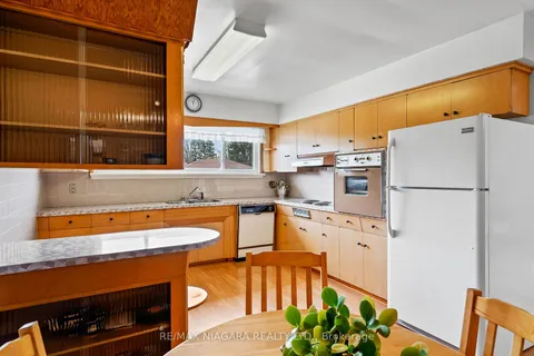515 Sugarloaf St, Port Colborne, ON L3K 2P9
