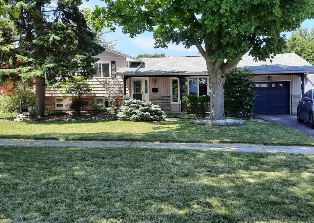 940 Cathcart Blvd, Sarnia, ON N7V 2N9