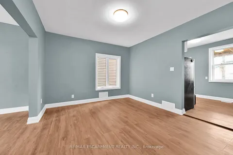 33 Shaw St, Hamilton, ON L8L 3P2