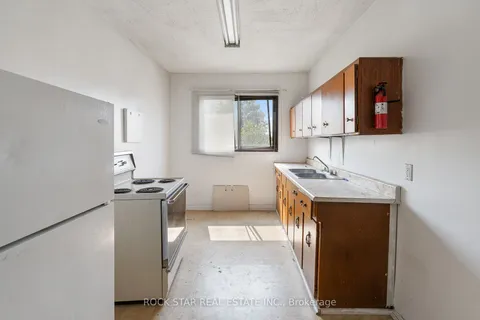 1171 Albert Rd, Windsor, ON N8Y 3P5