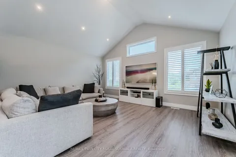 904 Dunnigan Crt, Kitchener, ON N2B 0A8