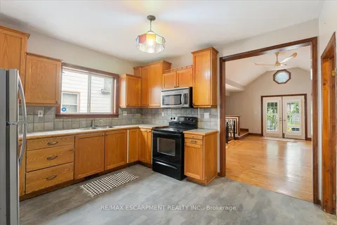 411 MARY St, Hamilton, ON L8L 4W7