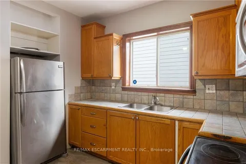 411 MARY St, Hamilton, ON L8L 4W7