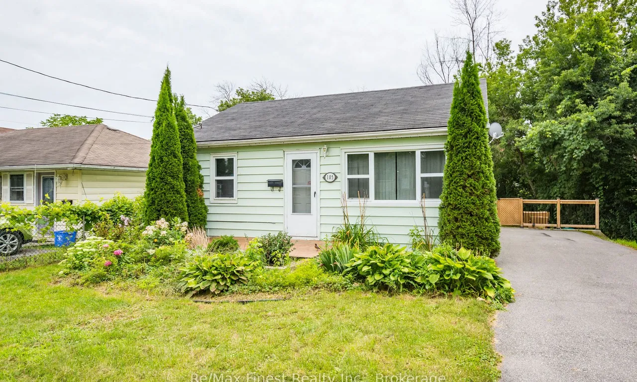 105 Wall St, Quinte West, ON K8V 4K1