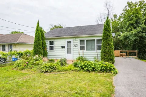 105 Wall St, Quinte West, ON K8V 4K1