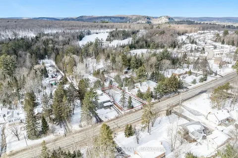 796 Muskoka Road 3, Huntsville, ON P1H 1E1