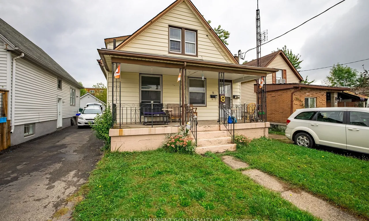 8 Maitland St, Thorold, ON L2V 3A5