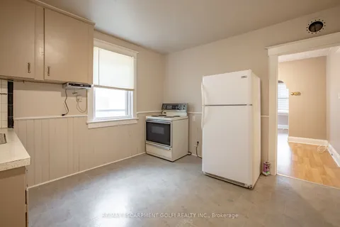 8 Maitland St, Thorold, ON L2V 3A5