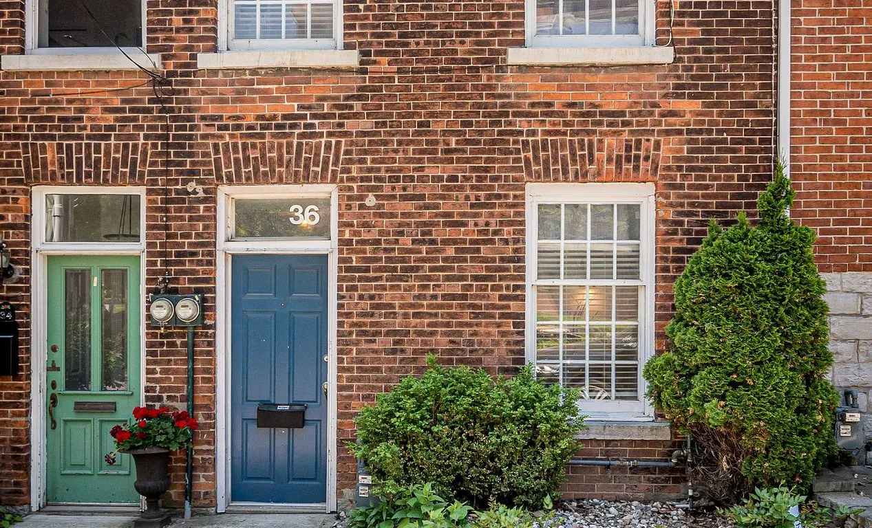 36 Lower Union St, Kingston, ON K7L 2M9