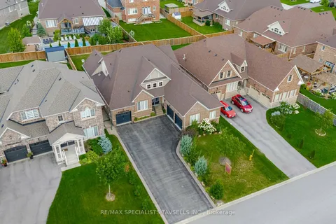 33 Stonegate Ave, Mono, ON L9W 6T4