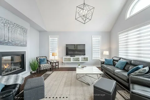 33 Stonegate Ave, Mono, ON L9W 6T4