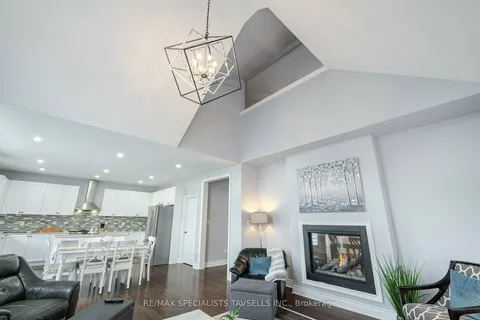 33 Stonegate Ave, Mono, ON L9W 6T4