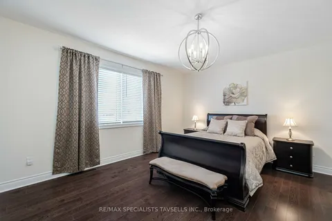 33 Stonegate Ave, Mono, ON L9W 6T4