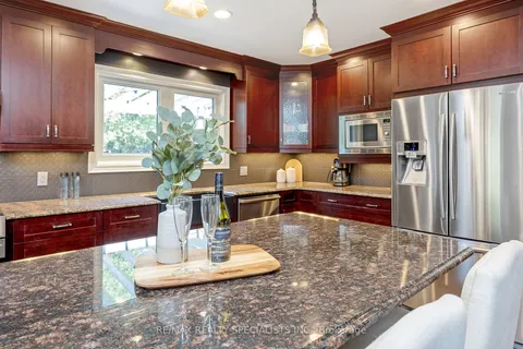 6 Vanstraalen St, Hamilton, ON L0R 1H3