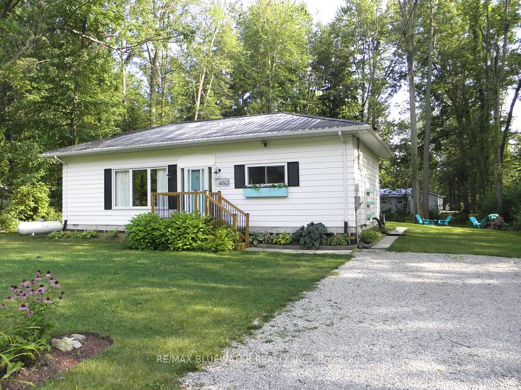 Detached 3 bedroom 1 bathroom at 6043 Danbea Lane in Lambton Shores - MLS# X9251675