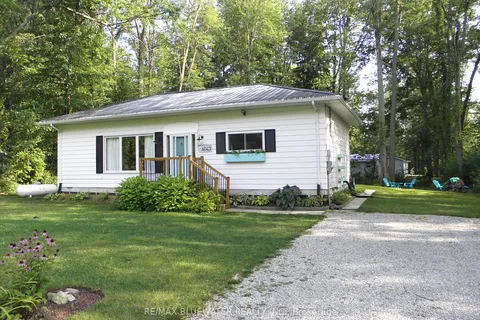 Detached 3 bedroom 1 bathroom at 6043 Danbea Lane in Lambton Shores - MLS# X9251675