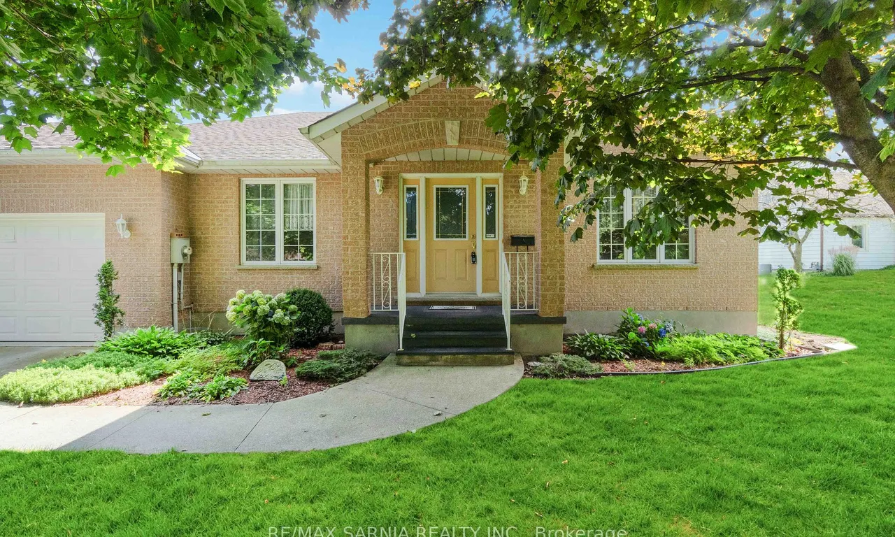 5 Beechwood Ave, Lambton Shores, ON N0N 1J0