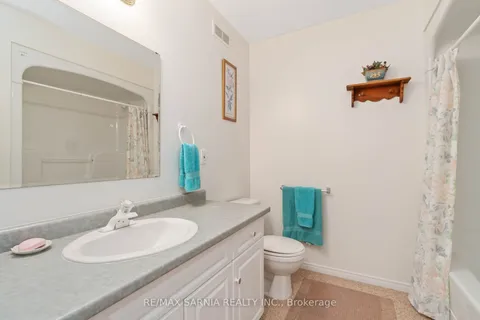 5 Beechwood Ave, Lambton Shores, ON N0N 1J0