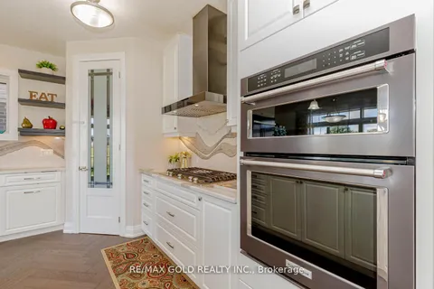 60 Monarch Woods Dr, Kitchener, ON N2P 0K1