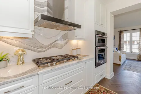 60 Monarch Woods Dr, Kitchener, ON N2P 0K1