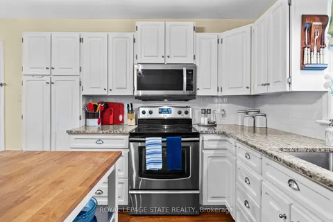 38 Parker Ave, Hamilton, ON L9G 1A7