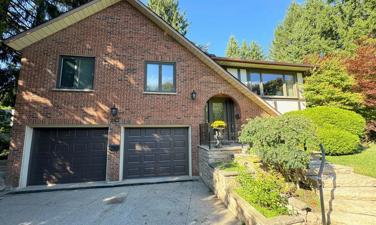 243 WILSON St, Hamilton, ON L9G 3N4