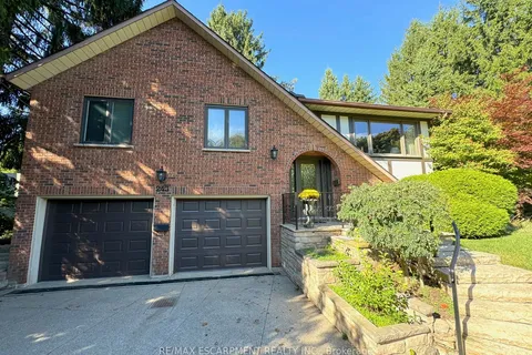 243 WILSON St, Hamilton, ON L9G 3N4
