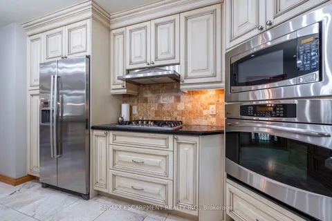 243 WILSON St, Hamilton, ON L9G 3N4