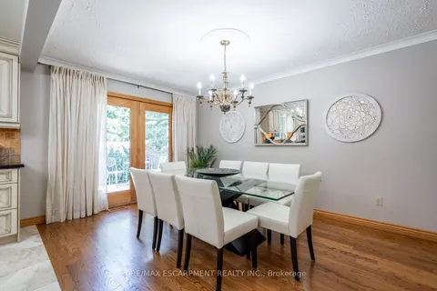 243 WILSON St, Hamilton, ON L9G 3N4