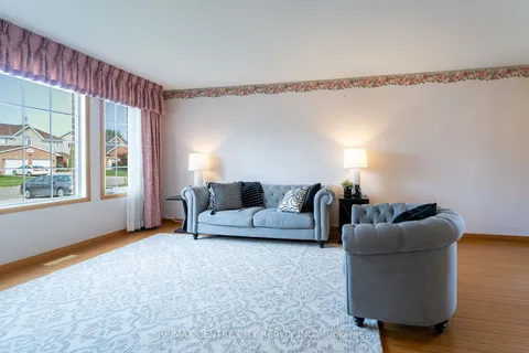 547 Agnes Dr, Strathroy-Caradoc, ON N7G 4C9