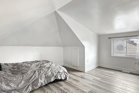 149 Giles St, London, ON N5Z 2V9