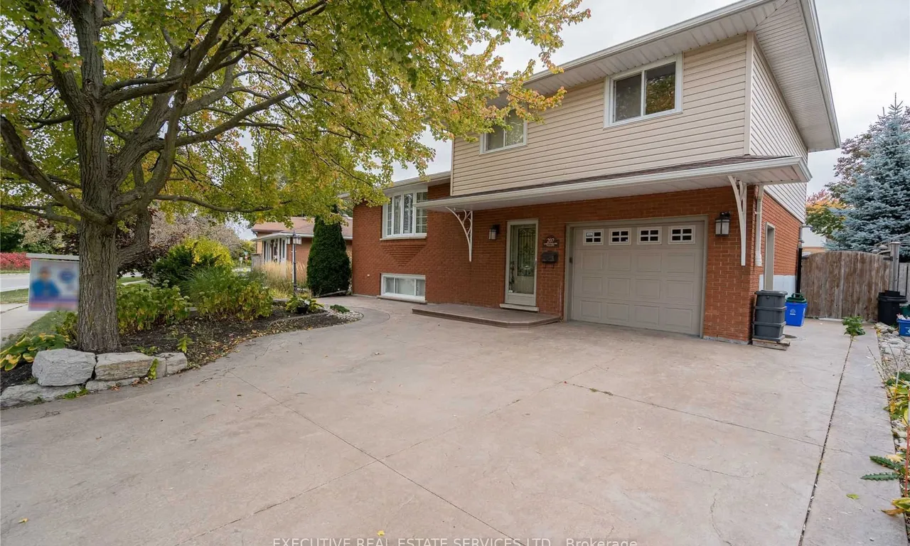 207 Christopher Dr, Cambridge, ON N1R 4S6
