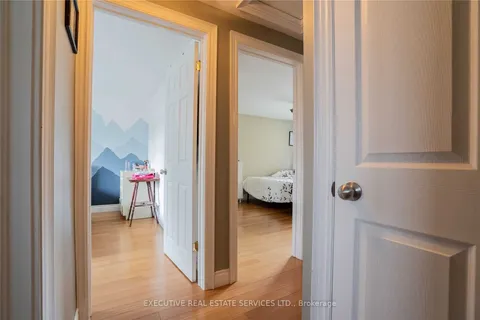 207 Christopher Dr, Cambridge, ON N1R 4S6