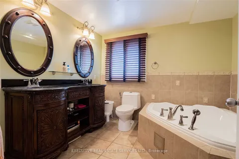 207 Christopher Dr, Cambridge, ON N1R 4S6