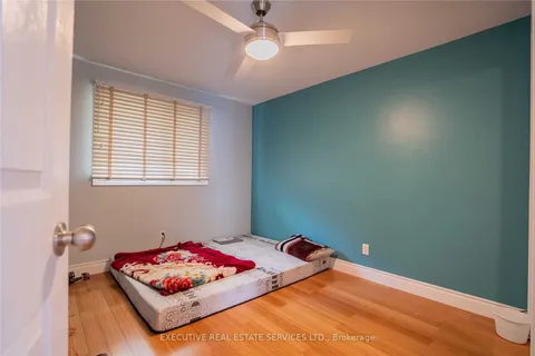 207 Christopher Dr, Cambridge, ON N1R 4S6