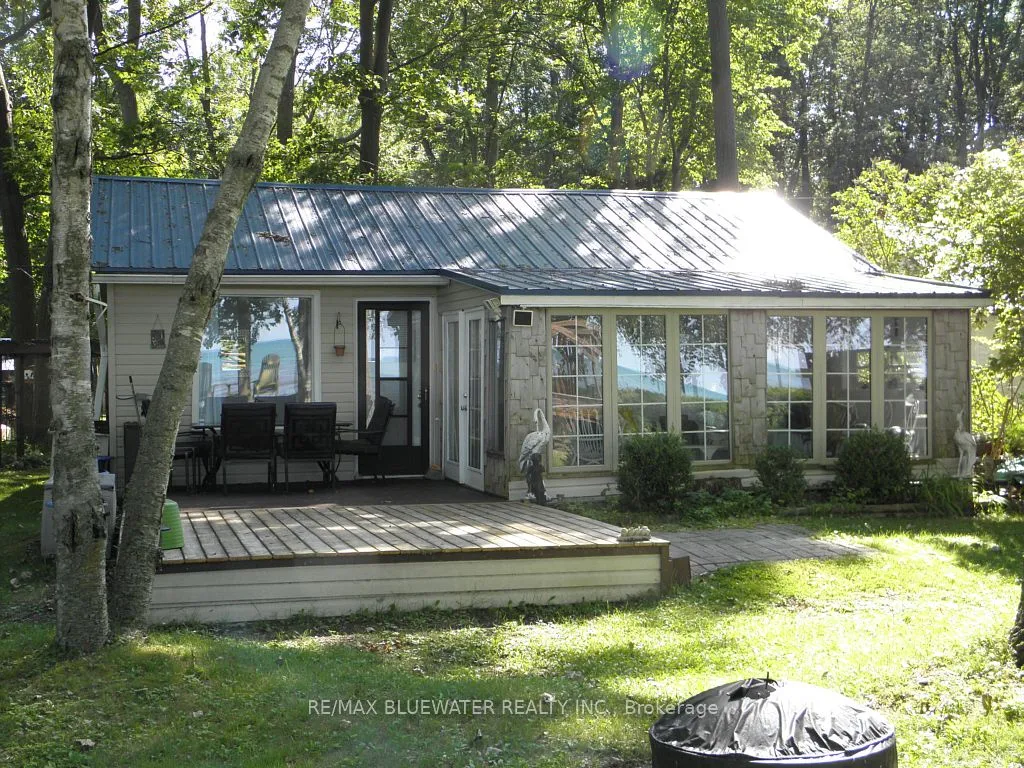 9891 Lake Road, Lambton Shores, ON N0N 1J2