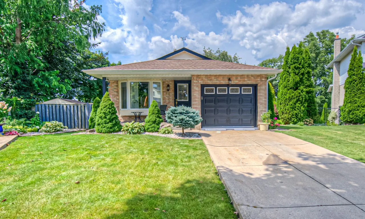 46 Vesper Crt, Hamilton, ON L8J 2B5
