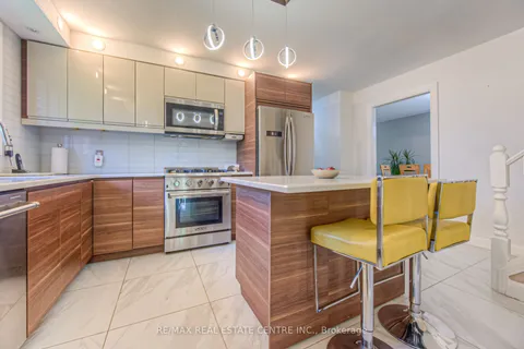 46 Vesper Crt, Hamilton, ON L8J 2B5