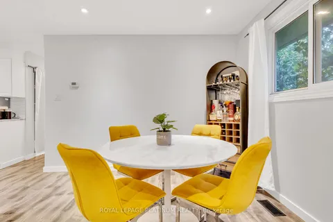 6 Rossford Cres, Kitchener, ON N2M 2H7