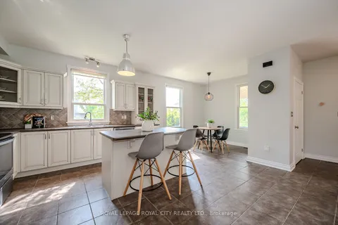 61 Clairfields Dr, Guelph, ON N1L 1P5